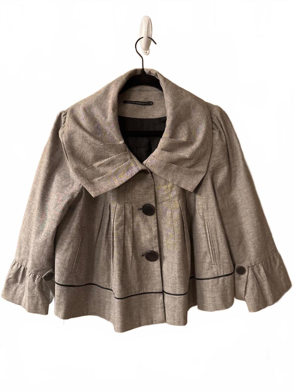 Development Women's Gray Wool Blend Button-Up Jacket with Wide Collar and Pleat-